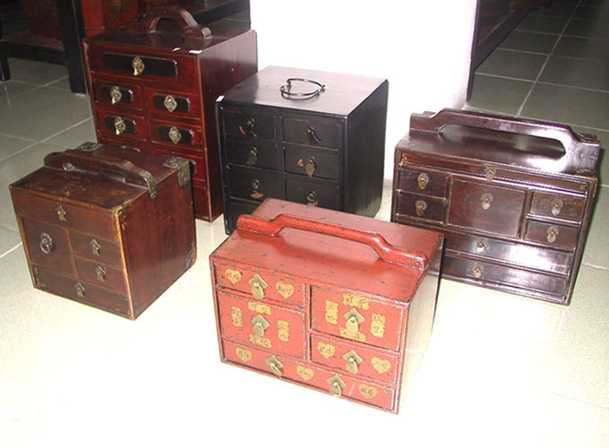 02 Antique Medicine Carrier Box